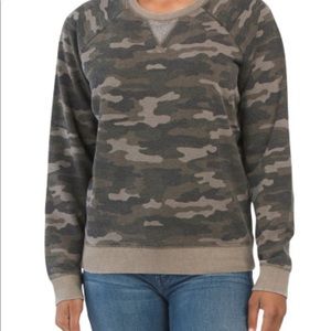 Super soft camo Lucky Brand sweatshirt 🍀
